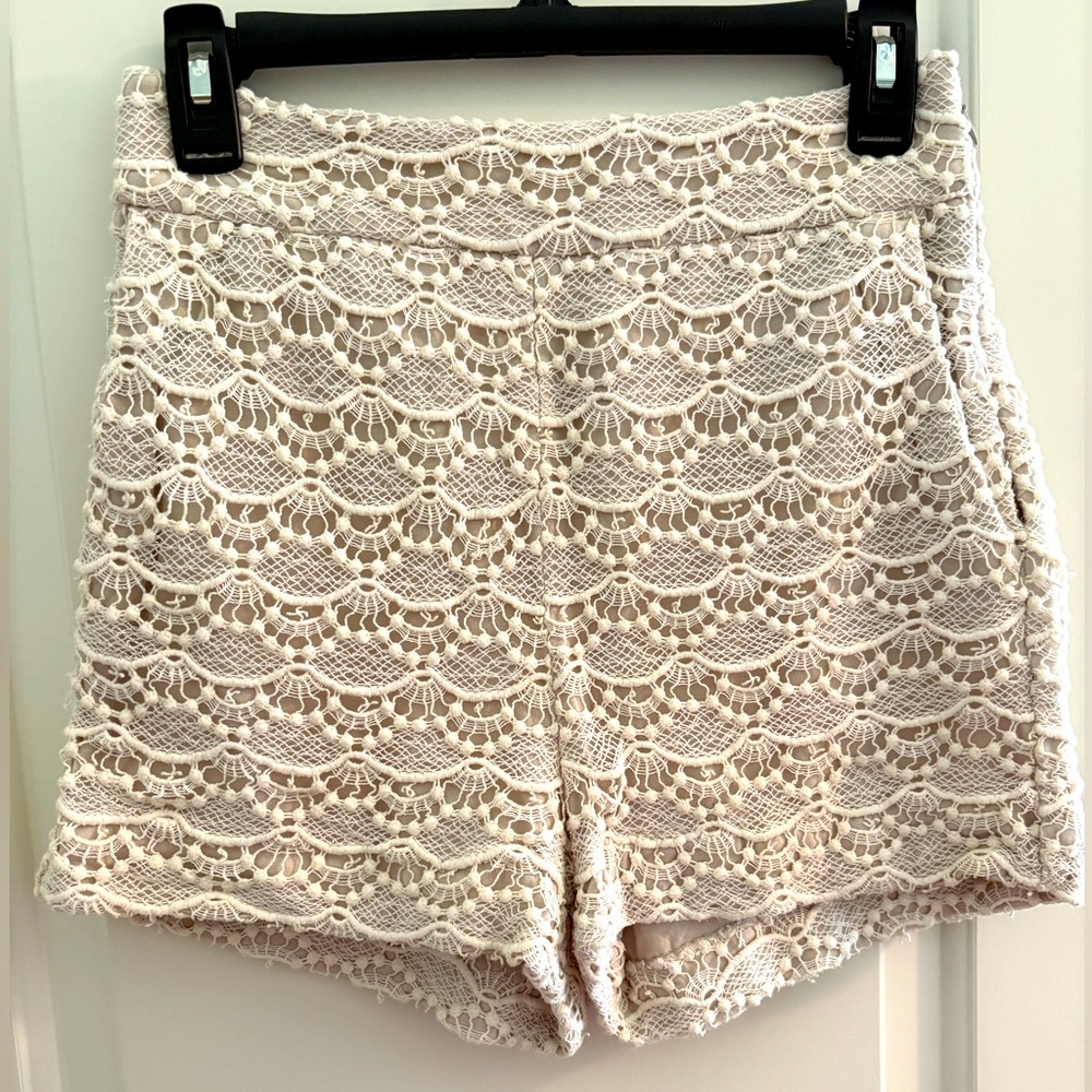 Express Cream Colored High Waist Lace Shorts. Size 2.
